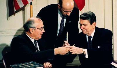 Самое время напомнить, как Михаил Горбачев спасал мир от войны