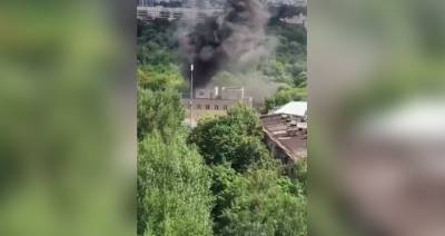 Пожар на крыше здания спецполка ДПС ликвидирован