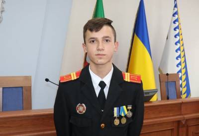 "Взрывчатка рванула в руках": 17-летний украинский лицеист спас пятерых детей