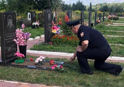 В Рязани почтили память милиционера, погибшего в перестрелке с бандитами - ya62.ru - Рязань