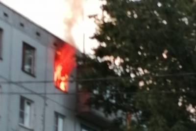 Неисправная зарядка смартфома стала причиной пожара в псковской квартире