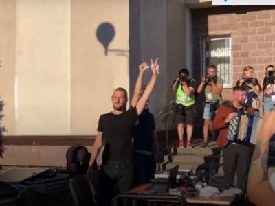 В Беларуси задержали звукорежиссера, который на концерте в поддержку действующей власти включил песню Цоя "Перемен"