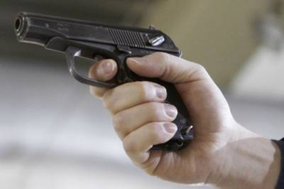 В Киеве подросток стрелял в человека из пистолета