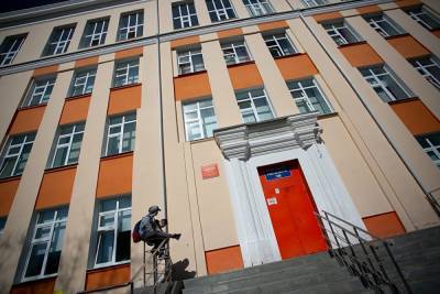 Мэрия Екатеринбурга назвала школы, где выпускники набрали максимальные баллы по ЕГЭ