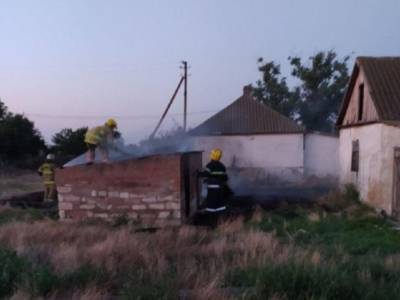 В Херсонской области сгорело здание с человеком внутри