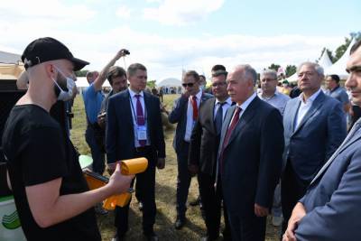 В Тверской области на Дне льняного поля впервые представили технологии беспилотного вождения для сельского хозяйства