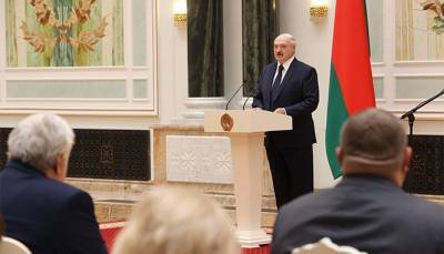 Лукашенко готов сдать плазму крови с антителами к коронавирусу для оппозиционеров