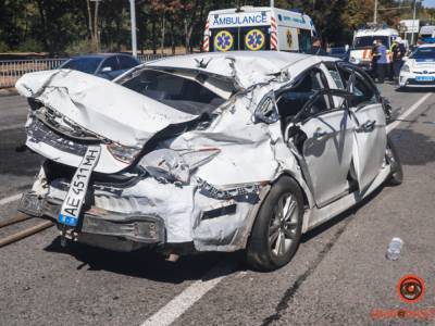 В Днепре в ДТП попало авто с несовершеннолетними девушками: за рулем Hyundai был водитель без прав
