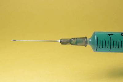 В Минздраве опровергли информацию о старте вакцинации от коронавируса для чиновников