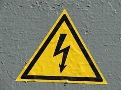 В Армении мужчину ударило током прямо на электрическом столбе