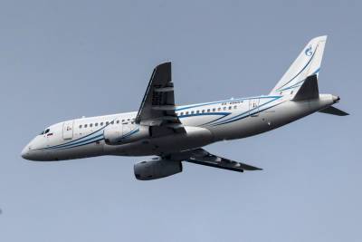 Самолет SSJ-100, летящий из Ставрополя в Москву, подал сигнал тревоги