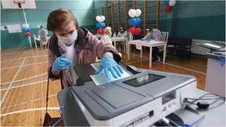 Трехдневное голосование и фильтрация неугодных. Как осенние выборы в России лишили интриги