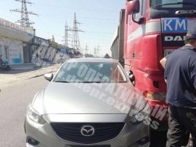 Авария в Днепре: на Донецком шоссе фура врезалась в легковушку
