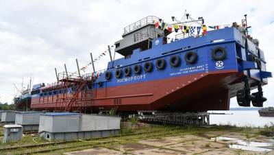 В Карелии Онежский судостроительный завод спустил на воду новое судно