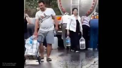 Sabah: в Измире местные жители стоят в очереди за водой в пик пандемии