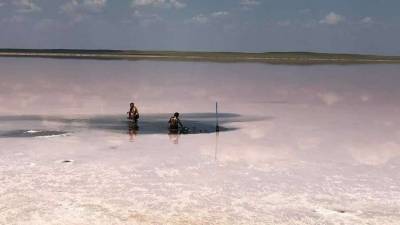 Семейная пара пыталась вывезти соль из озера Кобейтуз. Их накажут сразу по трём статьям КоАП