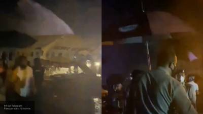 Разорванный на части самолет в Индии засняли на видео
