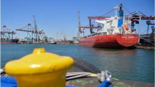 Украинские порты опровергли опасения насчет селитры. Именно она взорвалась в Бейруте