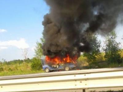 Пожар под Ужгородом: на трассе Киев - Чоп загорелся ВАЗ