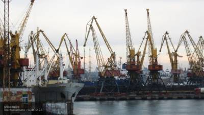 Взрывоопасный груз аммиачной селитры обнаружен в украинском порту