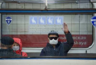 В метро Петербурга оштрафовали первых пассажиров без масок