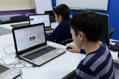 Сотни саратовских школ подключат к интернету