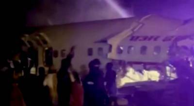 В Индии самолет с почти 200 пассажирами разбился при посадке (фоторепортаж, видео)