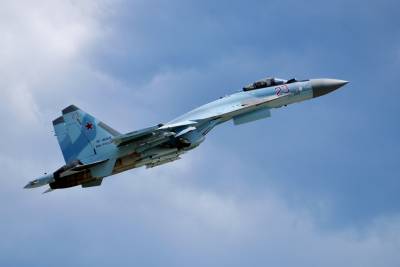 Российские Су-35 перехватили американский самолет над Охотским морем