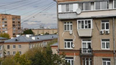 Два человека пострадали при обрушении балконов в Петербурге