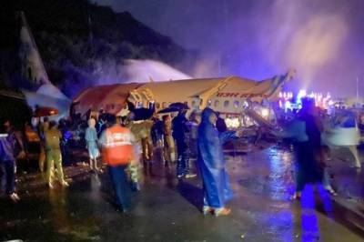 В Индии при посадке разбился пассажирский самолет, есть погибший