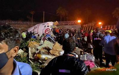 Жесткая посадка самолета в Индии: число жертв и пострадавших возросло