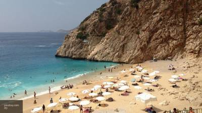 "Турецкая Синди Кроуфорд" возмутилась открытием пляжей в условиях пандемии