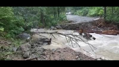 Сахалинцы сообщают о размытых дорогах на юге острова