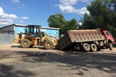 В Ярославской области ее один грузовик ушел под землю