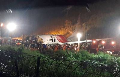 Число жертв крушения самолета в Индии достигло 20 человек