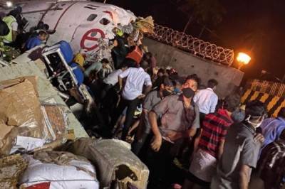 Число жертв авиакатастрофы в Индии возросло почти до двух десятков