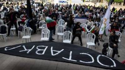 Протестующие в Болгарии блокировали центр Софии палаточными городками