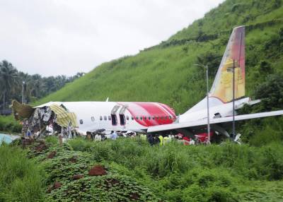 Найдены черные ящики разбившегося самолета в Индии