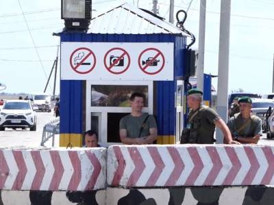 Кабмин временно прекращает работу КПВВ с Крымом с 9 августа