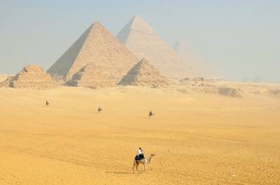 Власти Египта запретили туристам покидать курортные зоны