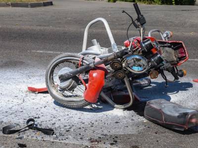 В Днепре столкнулись ВАЗ и мотоцикл, есть пострадавшие