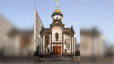 Пьяный дебошир напал на полицейского на территории храма при МВД в Москве