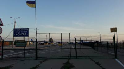 Украина закрывает свои КПП на границе с Крымом