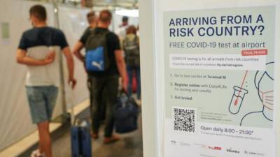 Теперь все, кто прибывает в Германию из зон риска, обязаны сдавать тест на коронавирус. В случае отказа грозит штраф до €25 000