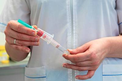 Минздрав оценил возможность скорой массовой вакцинации россиян от коронавируса