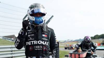 Пилот Mercedes Боттас выиграл квалификацию Гран-при 70-летия «Формулы-1», Квят —16-й