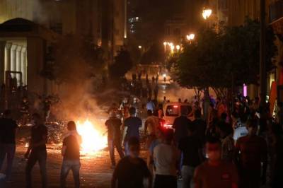 Полиция применила спецсредства против демонстрантов в Бейруте