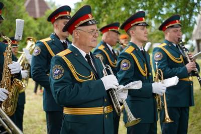 В Тверской области перезахоронили останки семи воинов, найденных в поле