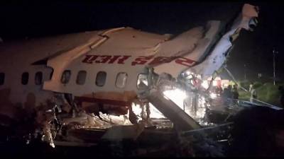 Авиакатастрофа в Индии: 18 погибших, обнаружены "черные ящики"