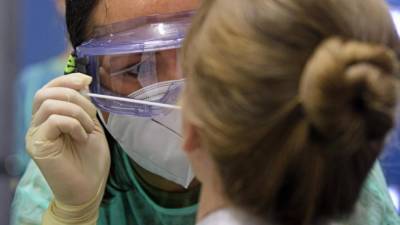 Третий день подряд в Германии регистрируют больше 1000 новых случаев заражения коронавирусом